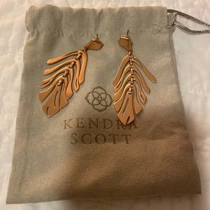 NWOT Kendra Scott Rose Gold earrings